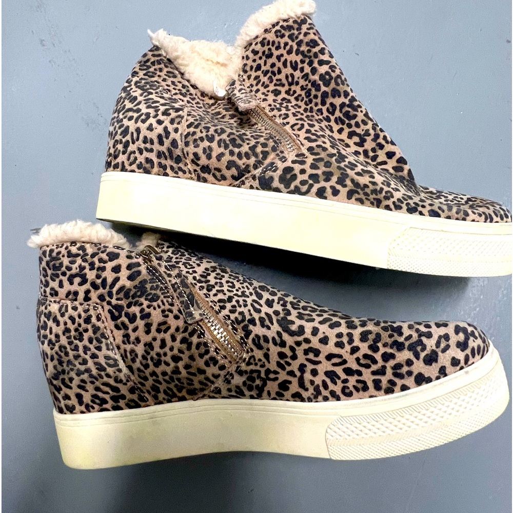 Dolce Vita nwt high top sneakers with faux fur lining and zipper detail …
